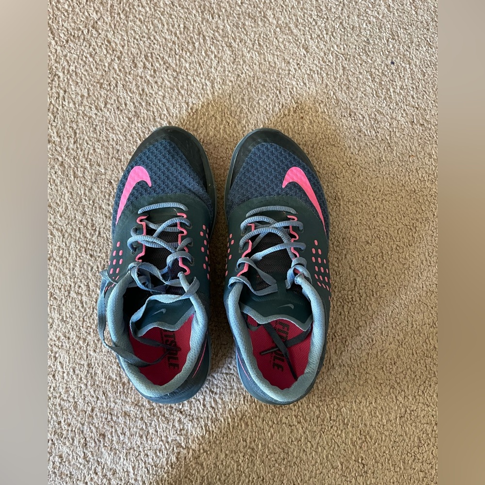 Nike women’s sneakers